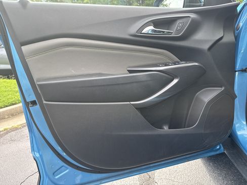 Used 2025 Chevrolet Trax ACTIV w/ Sunroof Package FWD image 9