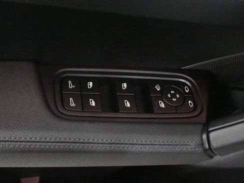Used 2025 Porsche Cayenne AWD/4WD image 30