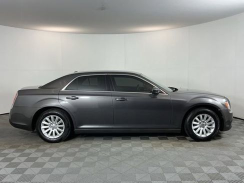 Used 2014 Chrysler 300 RWD image 4