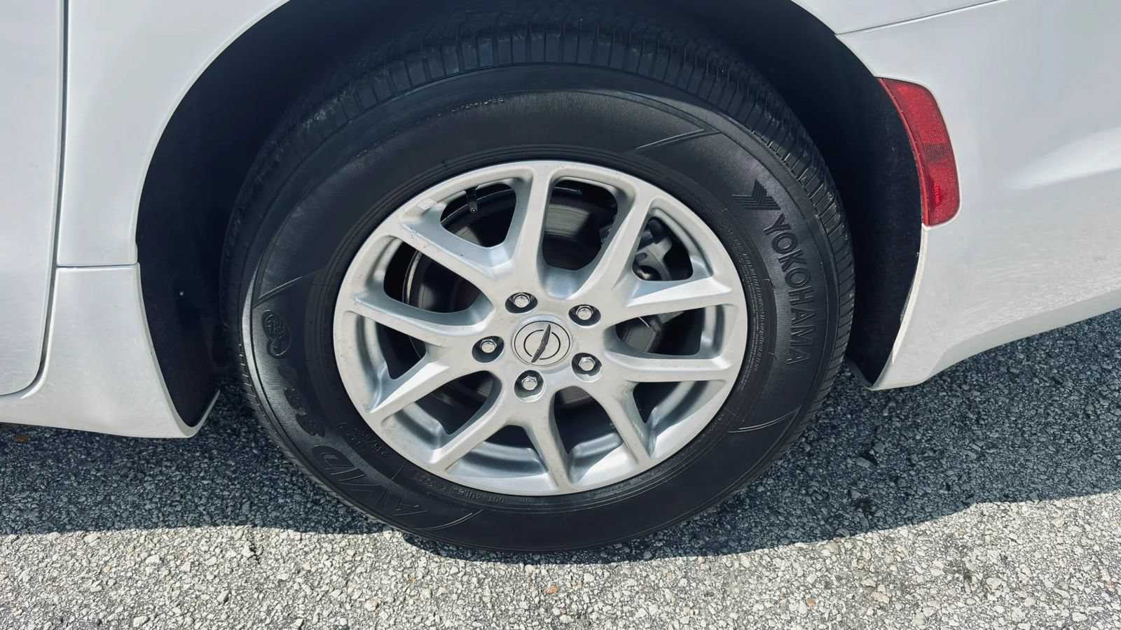 Used 2023 Chrysler Pacifica Touring-L FWD image 22