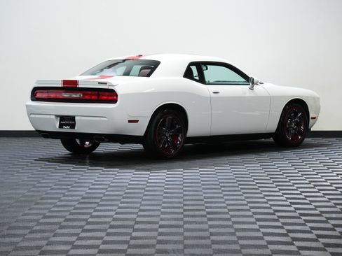 Used 2014 Dodge Challenger SXT RWD image 6