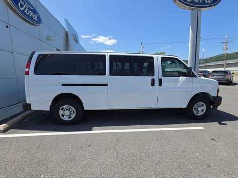 Used 2024 Chevrolet Express 3500 LS RWD image 2