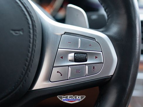 Used 2020 BMW 750i xDrive w/ M Sport Package image 26