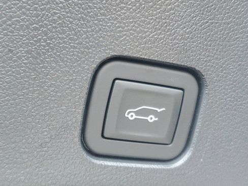 Used 2025 Buick Enclave Sport Touring w/ Power Package FWD image 9