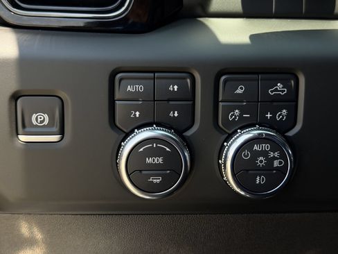 Used 2024 GMC Sierra 1500 AT4X AWD/4WD image 21