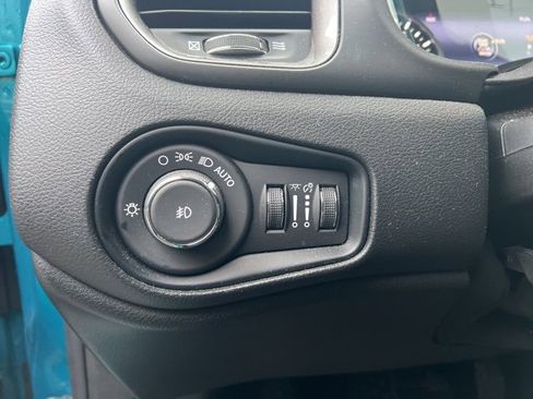 Used 2022 Jeep Renegade Limited image 20