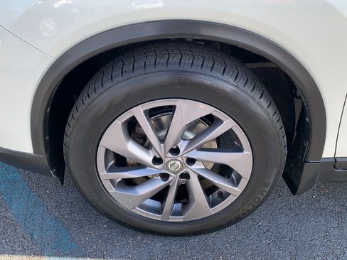 Used 2016 Nissan Rogue SL w/ SL Premium Package image 10