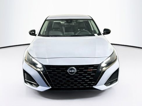 Used 2023 Nissan Altima 2.5 SR FWD image 2