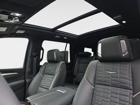 Used 2025 Cadillac Escalade Sport Platinum w/ LPO, ONYX Package AWD/4WD image 34