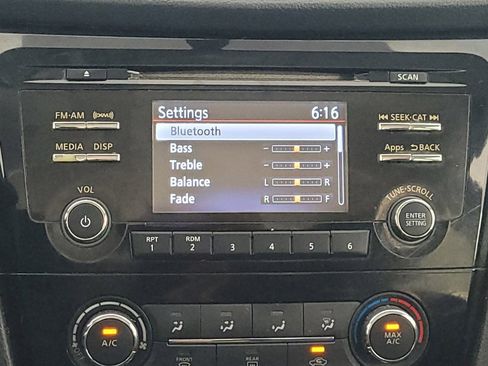 Used 2016 Nissan Rogue S FWD image 25