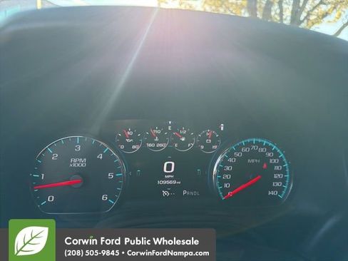 Used 2017 Chevrolet Suburban LT w/ Luxury Package image 11