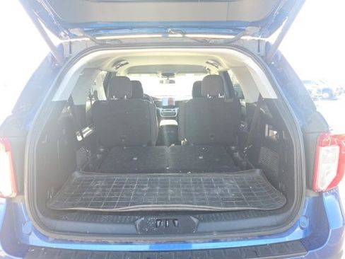 Used 2020 Ford Explorer XLT image 8