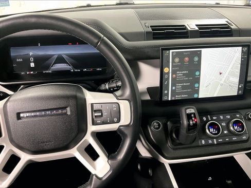 Used 2025 Land Rover Defender 110 S image 19