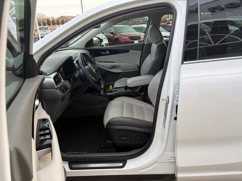Used 2019 Kia Sorento SX image 11