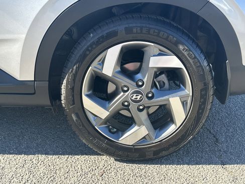 Used 2023 Hyundai Venue SEL image 19