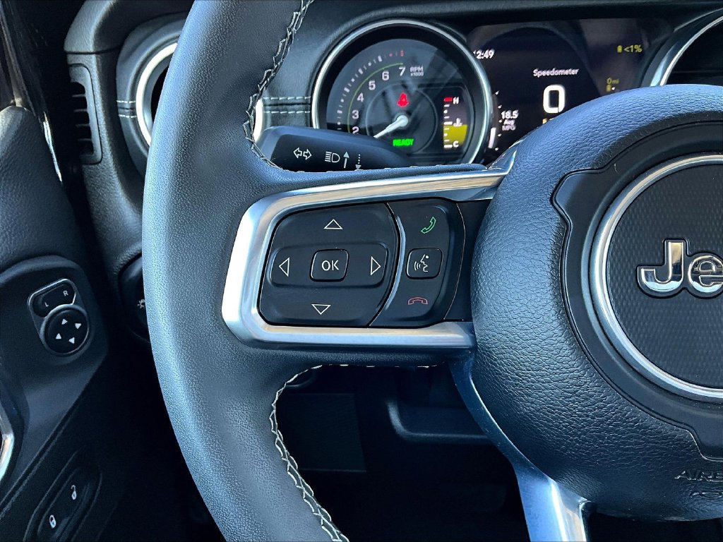 Used 2023 Jeep Wrangler Unlimited Sahara AWD/4WD image 14