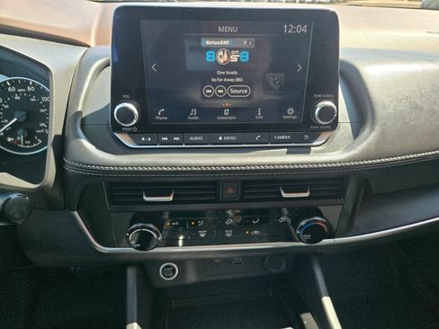 Used 2023 Nissan Rogue S FWD image 14
