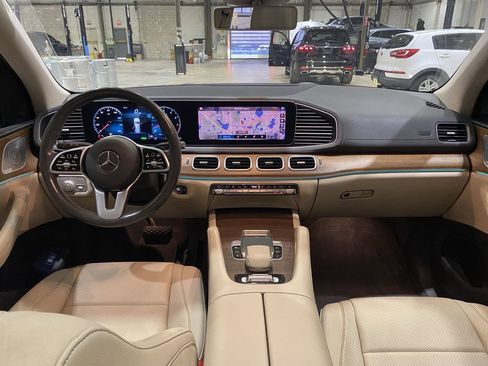 Used 2020 Mercedes-Benz GLS 450 4MATIC image 2