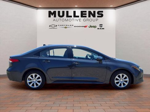 Used 2025 Toyota Corolla LE FWD image 4