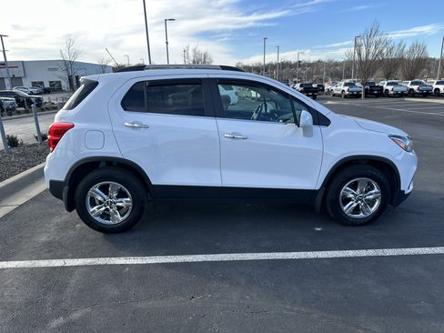 Used 2020 Chevrolet Trax LT image 11