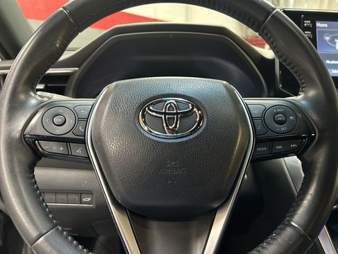 Used 2022 Toyota Venza XLE AWD/4WD image 18