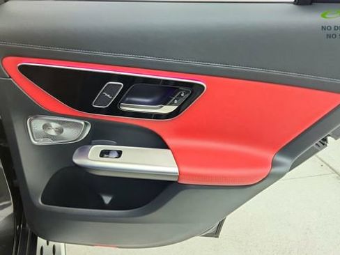 Used 2024 Mercedes-Benz GLC 300 4MATIC image 30