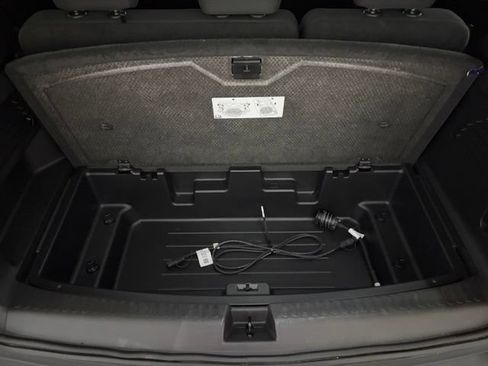 Used 2025 Chevrolet Traverse LT AWD/4WD image 13