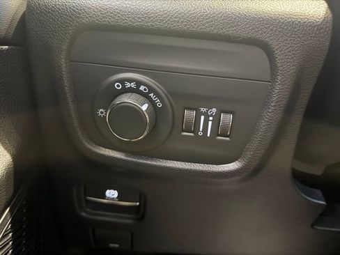 New 2025 Jeep Grand Cherokee L Altitude image 32