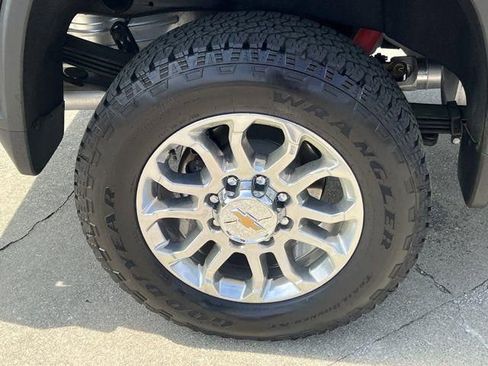 Used 2025 Chevrolet Silverado 2500 LTZ w/ LTZ Plus Package AWD/4WD image 19