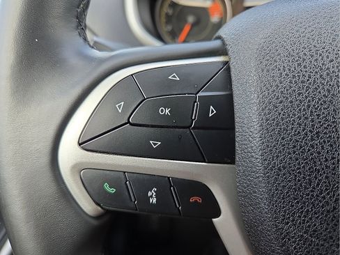 Used 2018 Jeep Cherokee Latitude Plus w/ Comfort/Convenience Group FWD image 19