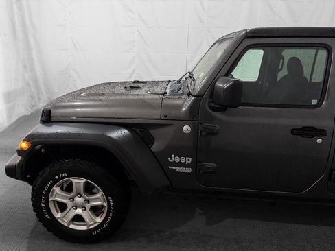 Used 2019 Jeep Wrangler Unlimited Sport S image 3