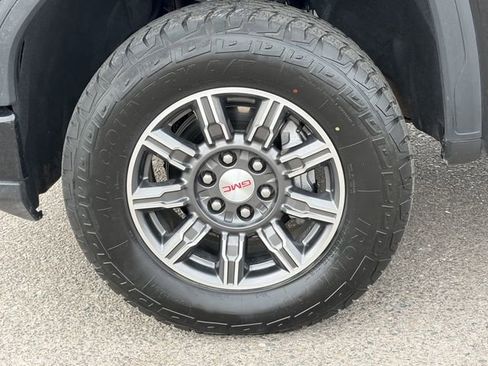 Used 2024 GMC Sierra 1500 AT4 w/ Technology Package AWD/4WD image 32