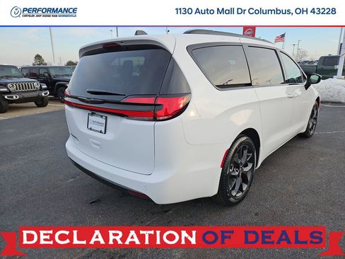 New 2026 Chrysler Pacifica Select w/ S Appearance Package image 7