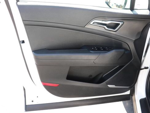 Used 2026 Kia Sportage LX FWD image 9