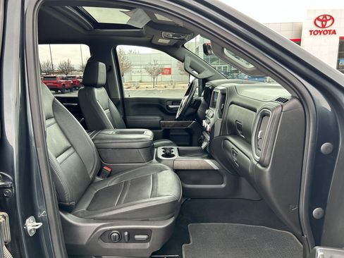 Used 2022 GMC Sierra 3500 Denali w/ Denali Ultimate Package image 28