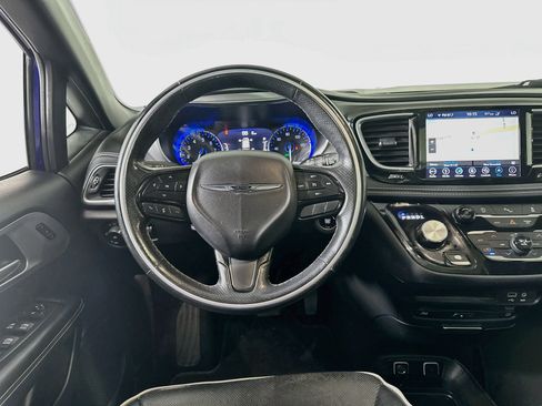 Used 2019 Chrysler Pacifica Limited w/ S Appearance Package FWD image 17