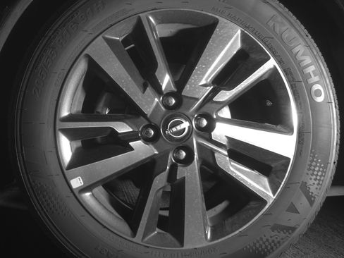 Used 2025 Nissan Versa SV image 12