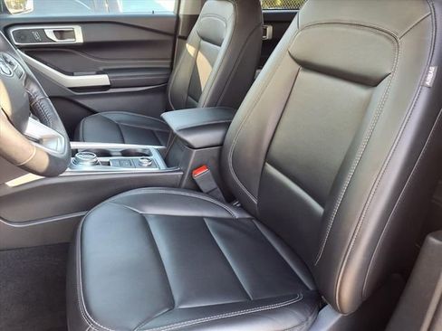 Certified 2023 Ford Explorer XLT w/ Equipment Group 202A image 3