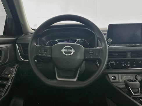 Used 2025 Nissan Rogue S FWD image 18