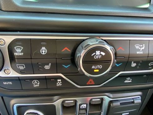 Used 2023 Jeep Gladiator Overland w/ Popular Equipment Package AWD/4WD image 28