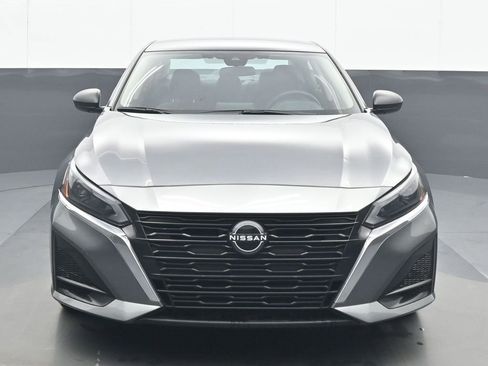 Used 2024 Nissan Altima 2.5 SV FWD image 1