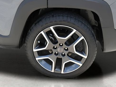 Used 2021 Jeep Renegade Latitude FWD image 8