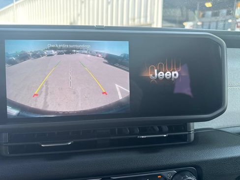 Used 2025 Jeep Wrangler Sport AWD/4WD image 30