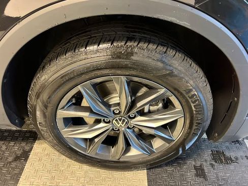 Certified 2023 Volkswagen Tiguan SE FWD image 9
