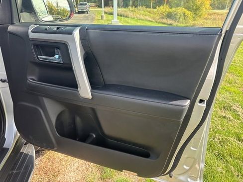 Used 2020 Toyota 4Runner SR5 Premium image 17