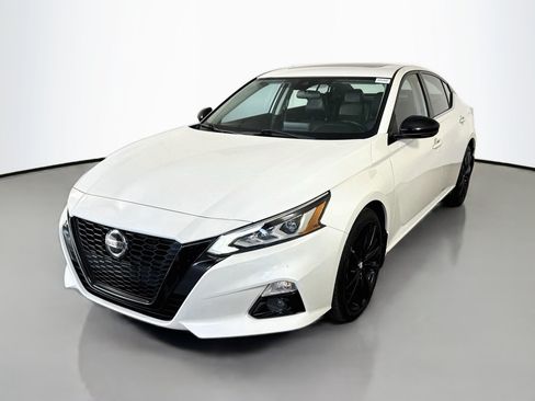 Used 2022 Nissan Altima 2.5 SR w/ Midnight Edition Package AWD/4WD image 4