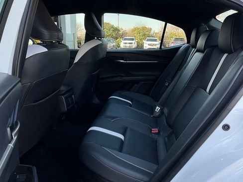 Used 2025 Toyota Camry SE image 12