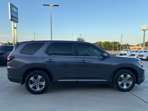 Used 2025 Honda Pilot EX-L image 6