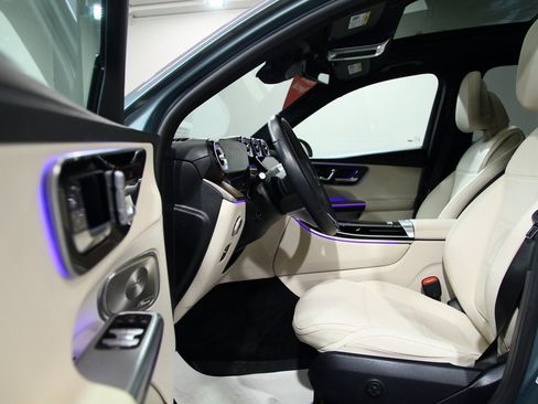 Used 2025 Mercedes-Benz GLC 300 4MATIC image 19