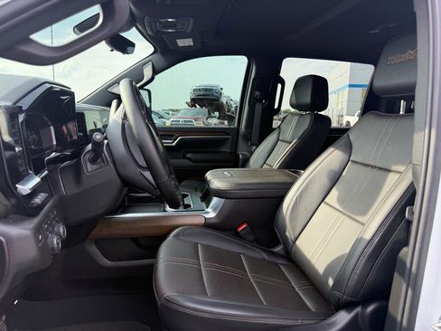 Used 2025 Chevrolet Silverado 2500 High Country w/ High Country Premium Package image 12